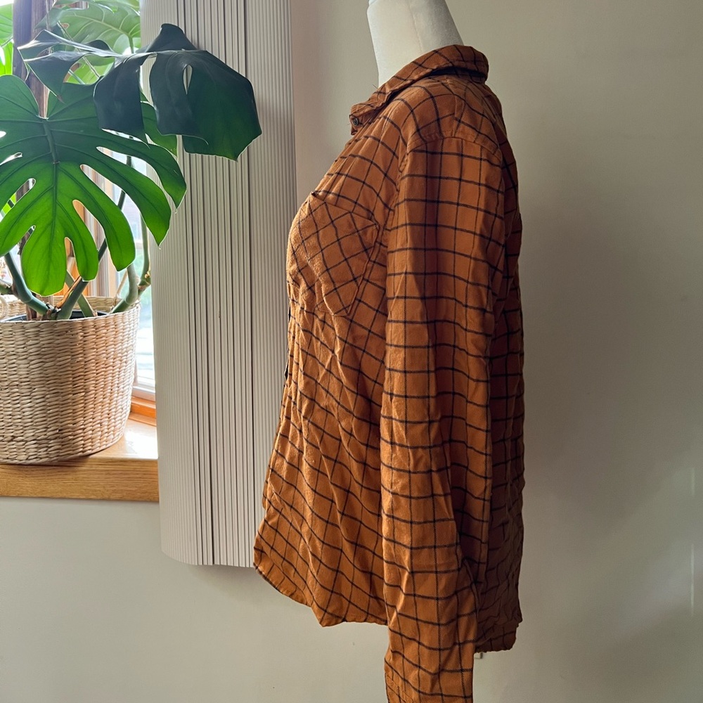 Flannel Button Down. Size M - image 3